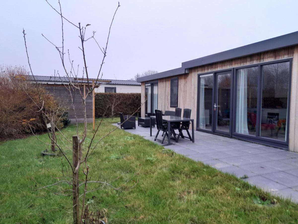 Luxe 5 Persoons Bungalow Op Rustig Vakantiepark Nabij Leeuwarden Dronrijp ภายนอก รูปภาพ