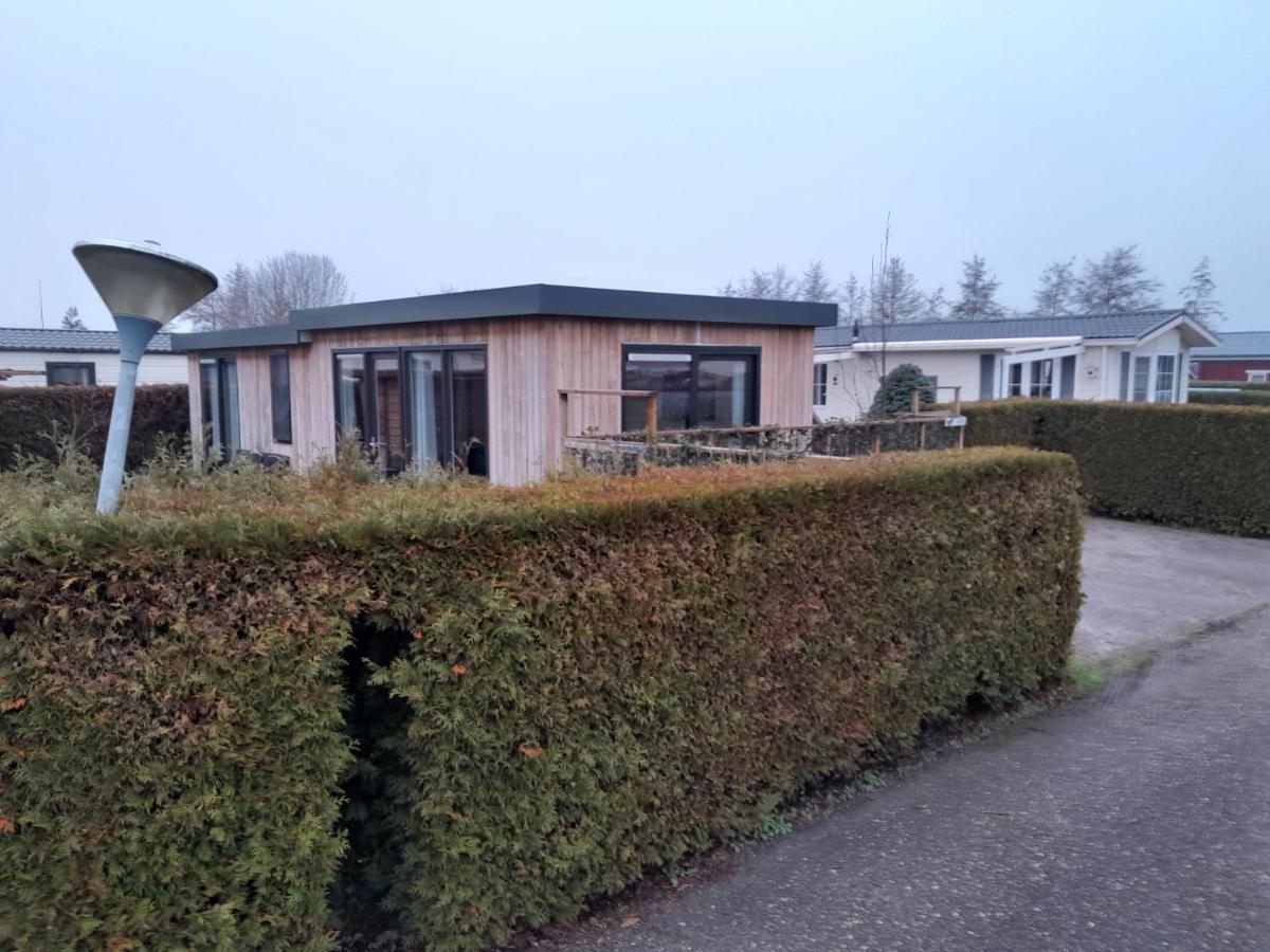 Luxe 5 Persoons Bungalow Op Rustig Vakantiepark Nabij Leeuwarden Dronrijp ภายนอก รูปภาพ