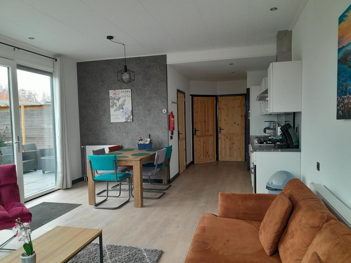 Luxe 5 Persoons Bungalow Op Rustig Vakantiepark Nabij Leeuwarden Dronrijp ภายนอก รูปภาพ