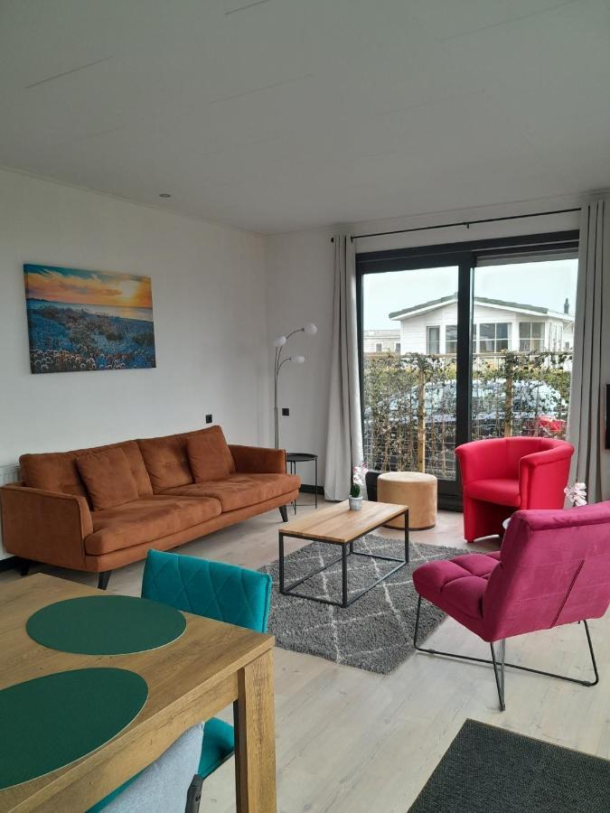 Luxe 5 Persoons Bungalow Op Rustig Vakantiepark Nabij Leeuwarden Dronrijp ภายนอก รูปภาพ