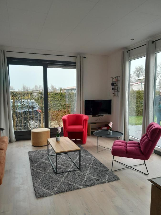 Luxe 5 Persoons Bungalow Op Rustig Vakantiepark Nabij Leeuwarden Dronrijp ภายนอก รูปภาพ